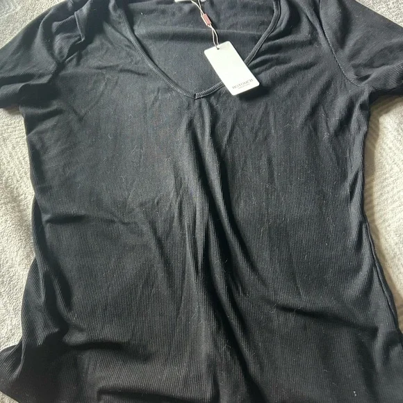 Black Fitted Short Sleeve Tee - Picture 1 of 2